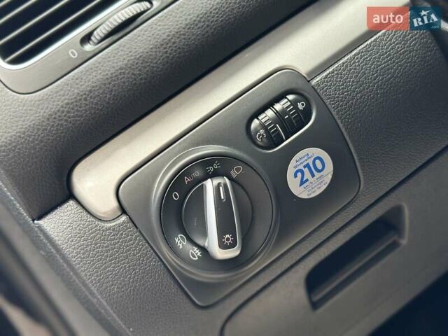 Черный Фольксваген Гольф, объемом двигателя 1.39 л и пробегом 200 тыс. км за 8177 $, фото 81 на Automoto.ua