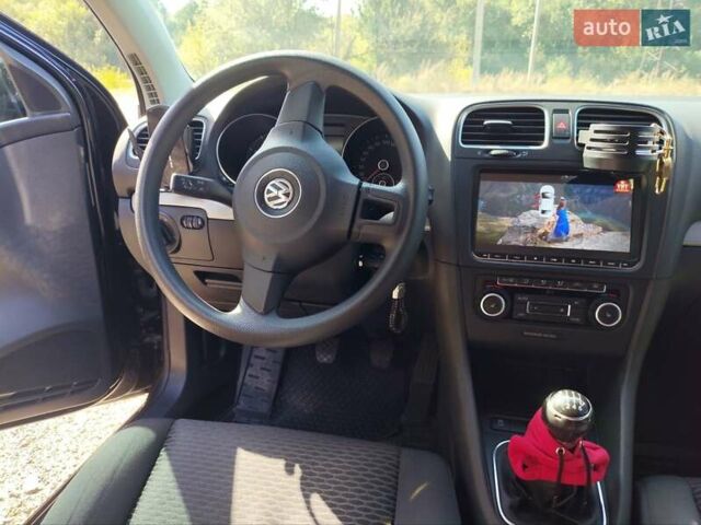 Черный Фольксваген Гольф, объемом двигателя 1.2 л и пробегом 134 тыс. км за 7200 $, фото 8 на Automoto.ua