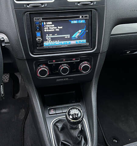 Черный Фольксваген Гольф, объемом двигателя 1.39 л и пробегом 242 тыс. км за 7999 $, фото 27 на Automoto.ua