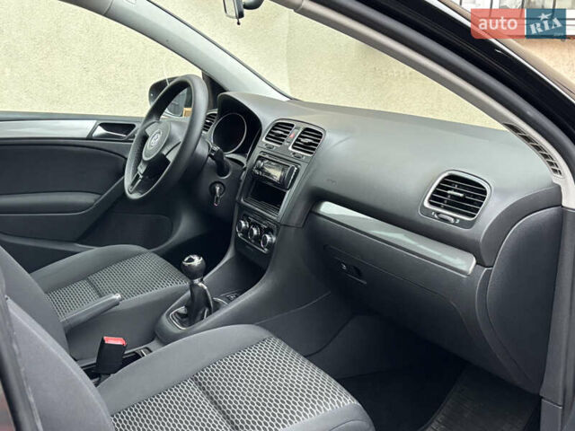 Черный Фольксваген Гольф, объемом двигателя 1.6 л и пробегом 138 тыс. км за 7950 $, фото 23 на Automoto.ua