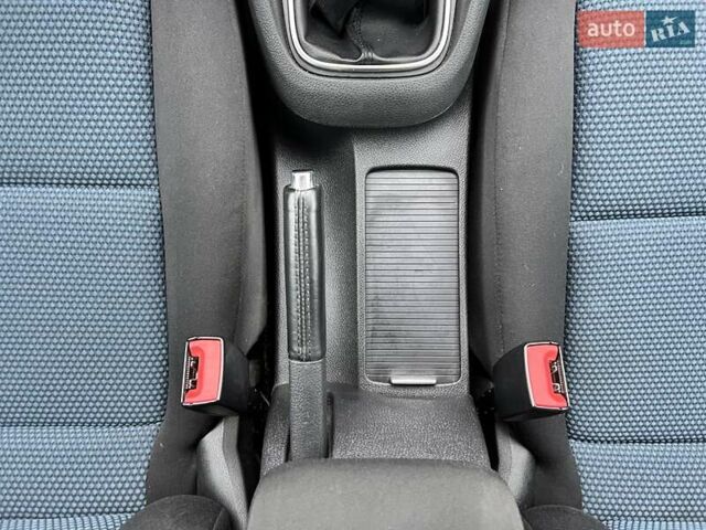 Чорний Фольксваген Гольф, об'ємом двигуна 1.6 л та пробігом 138 тис. км за 7999 $, фото 98 на Automoto.ua