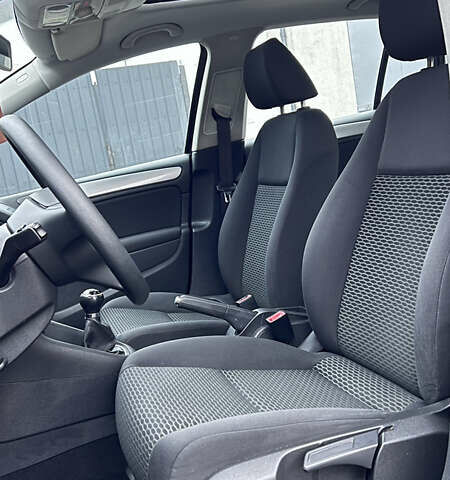 Черный Фольксваген Гольф, объемом двигателя 1.39 л и пробегом 242 тыс. км за 7999 $, фото 20 на Automoto.ua