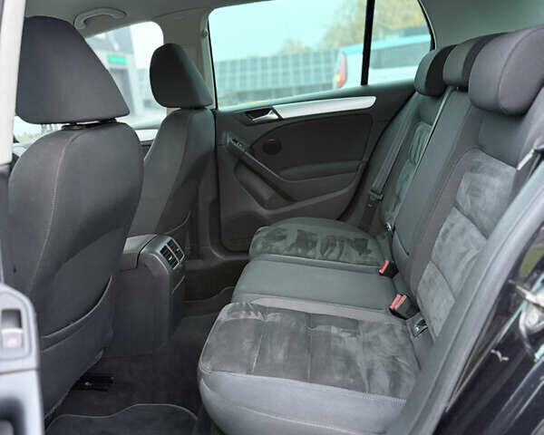 Черный Фольксваген Гольф, объемом двигателя 1.4 л и пробегом 227 тыс. км за 8500 $, фото 61 на Automoto.ua