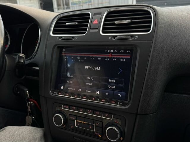 Черный Фольксваген Гольф, объемом двигателя 1.4 л и пробегом 256 тыс. км за 7777 $, фото 22 на Automoto.ua