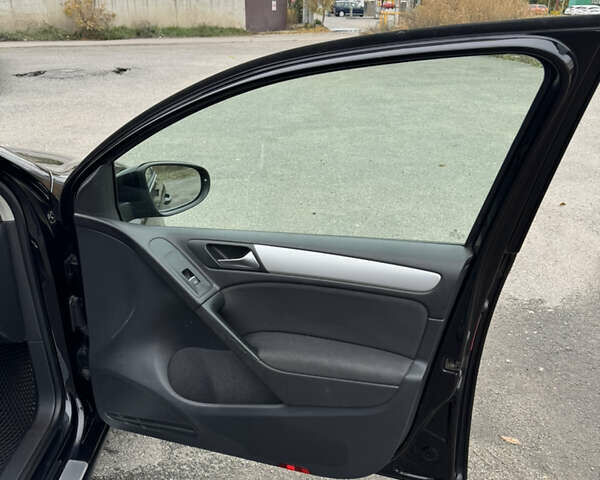 Черный Фольксваген Гольф, объемом двигателя 1.39 л и пробегом 279 тыс. км за 6800 $, фото 27 на Automoto.ua