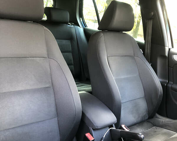 Черный Фольксваген Гольф, объемом двигателя 1.4 л и пробегом 202 тыс. км за 7700 $, фото 31 на Automoto.ua