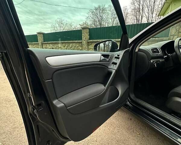 Черный Фольксваген Гольф, объемом двигателя 1.6 л и пробегом 173 тыс. км за 8350 $, фото 7 на Automoto.ua