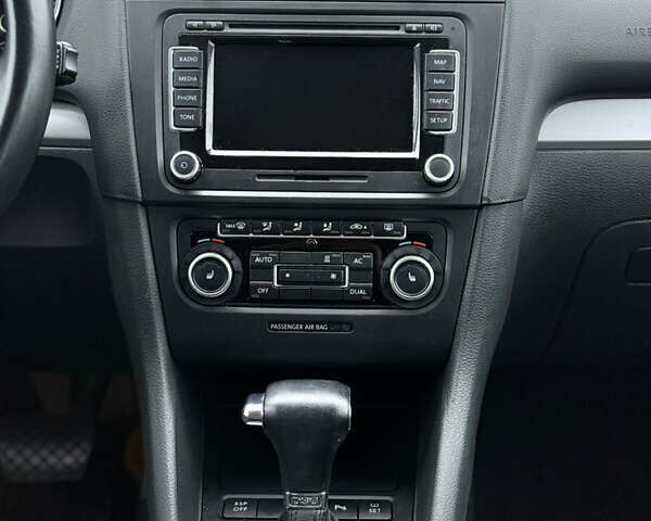 Черный Фольксваген Гольф, объемом двигателя 1.4 л и пробегом 227 тыс. км за 8500 $, фото 34 на Automoto.ua