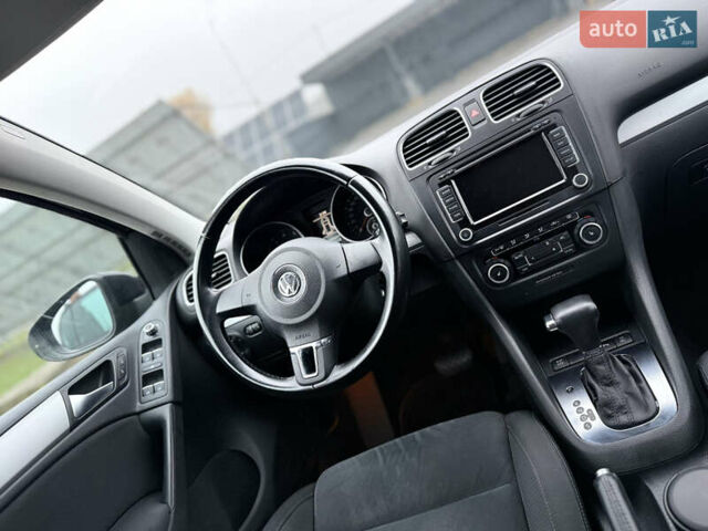 Черный Фольксваген Гольф, объемом двигателя 1.4 л и пробегом 227 тыс. км за 8500 $, фото 31 на Automoto.ua