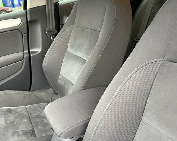 Черный Фольксваген Гольф, объемом двигателя 1.4 л и пробегом 175 тыс. км за 8700 $, фото 16 на Automoto.ua