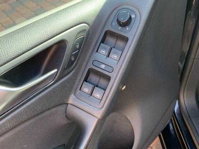 Чорний Фольксваген Гольф, об'ємом двигуна 1.4 л та пробігом 228 тис. км за 9000 $, фото 4 на Automoto.ua