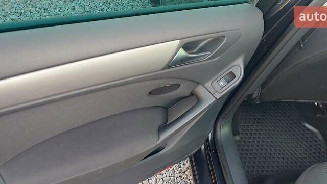 Черный Фольксваген Гольф, объемом двигателя 1.6 л и пробегом 191 тыс. км за 7650 $, фото 13 на Automoto.ua