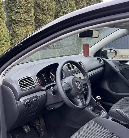 Черный Фольксваген Гольф, объемом двигателя 1.39 л и пробегом 242 тыс. км за 7999 $, фото 19 на Automoto.ua