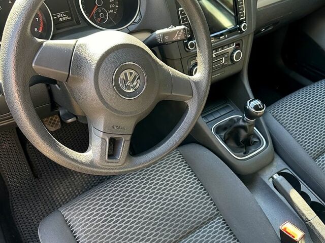 Черный Фольксваген Гольф, объемом двигателя 1.4 л и пробегом 210 тыс. км за 7500 $, фото 2 на Automoto.ua