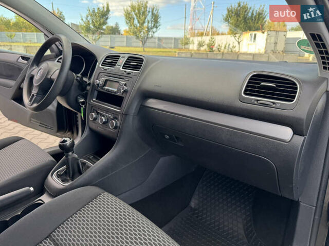 Черный Фольксваген Гольф, объемом двигателя 1.6 л и пробегом 186 тыс. км за 7999 $, фото 31 на Automoto.ua