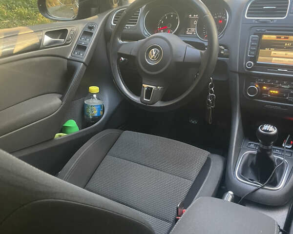 Черный Фольксваген Гольф, объемом двигателя 1.39 л и пробегом 172 тыс. км за 9700 $, фото 14 на Automoto.ua