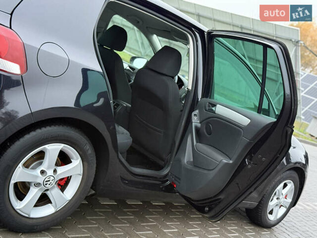 Черный Фольксваген Гольф, объемом двигателя 1.4 л и пробегом 227 тыс. км за 8500 $, фото 70 на Automoto.ua