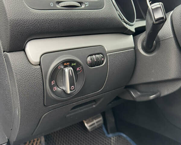 Черный Фольксваген Гольф, объемом двигателя 1.39 л и пробегом 279 тыс. км за 6800 $, фото 14 на Automoto.ua