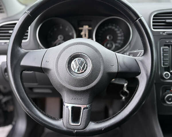 Черный Фольксваген Гольф, объемом двигателя 1.4 л и пробегом 227 тыс. км за 8500 $, фото 49 на Automoto.ua