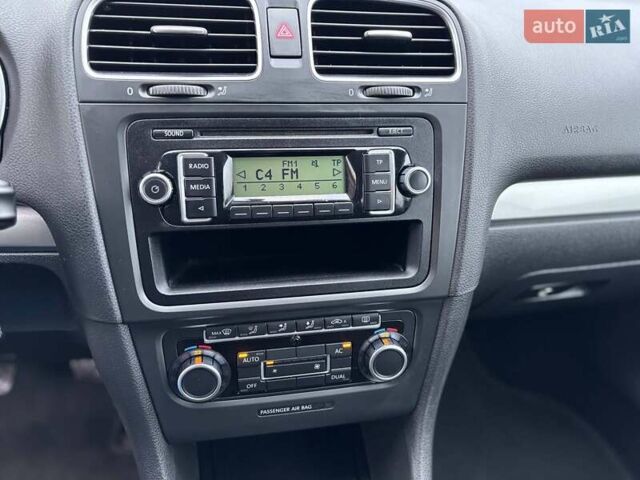 Черный Фольксваген Гольф, объемом двигателя 1.4 л и пробегом 184 тыс. км за 7899 $, фото 13 на Automoto.ua