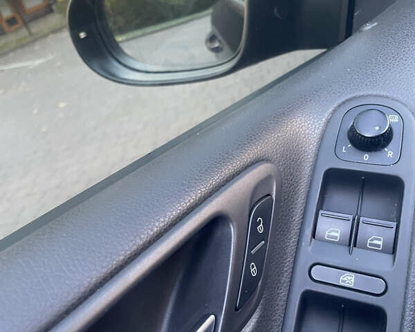 Черный Фольксваген Гольф, объемом двигателя 1.39 л и пробегом 172 тыс. км за 9700 $, фото 24 на Automoto.ua