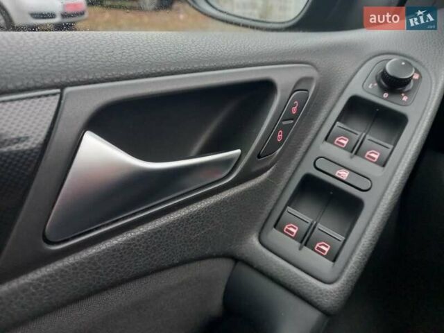 Чорний Фольксваген Гольф, об'ємом двигуна 1.4 л та пробігом 222 тис. км за 8800 $, фото 16 на Automoto.ua