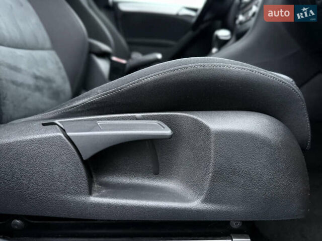 Черный Фольксваген Гольф, объемом двигателя 1.4 л и пробегом 227 тыс. км за 8500 $, фото 85 на Automoto.ua