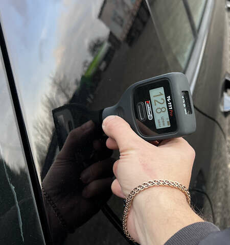 Черный Фольксваген Гольф, объемом двигателя 1.39 л и пробегом 242 тыс. км за 7999 $, фото 69 на Automoto.ua