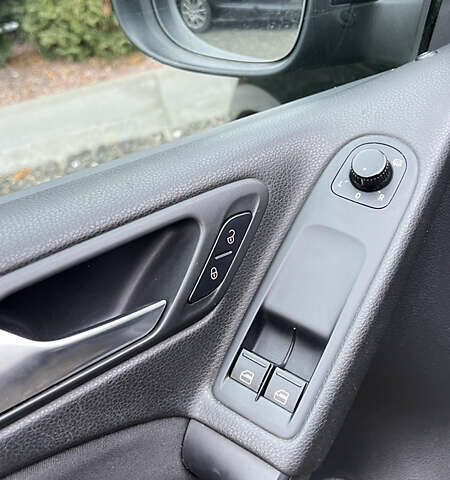 Черный Фольксваген Гольф, объемом двигателя 1.39 л и пробегом 242 тыс. км за 7999 $, фото 21 на Automoto.ua