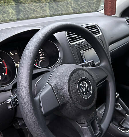 Черный Фольксваген Гольф, объемом двигателя 1.39 л и пробегом 242 тыс. км за 7999 $, фото 28 на Automoto.ua