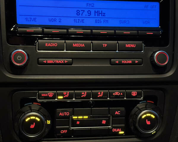 Черный Фольксваген Гольф, объемом двигателя 1.2 л и пробегом 161 тыс. км за 6700 $, фото 18 на Automoto.ua