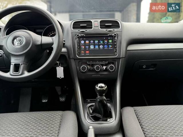 Чорний Фольксваген Гольф, об'ємом двигуна 1.39 л та пробігом 155 тис. км за 7400 $, фото 35 на Automoto.ua