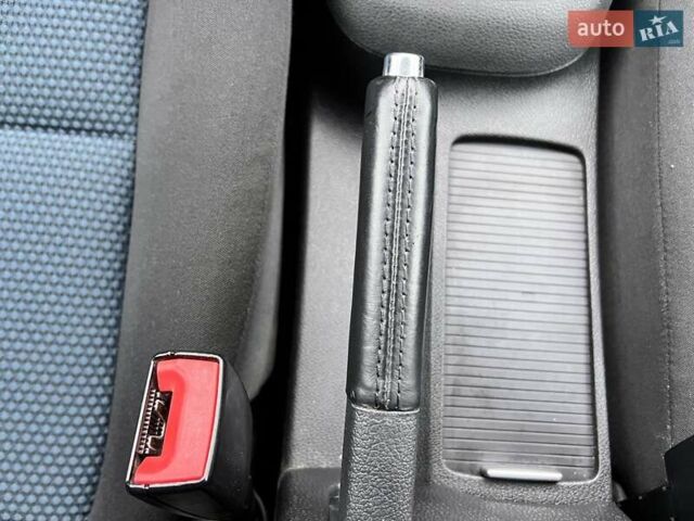 Чорний Фольксваген Гольф, об'ємом двигуна 1.6 л та пробігом 138 тис. км за 7999 $, фото 103 на Automoto.ua