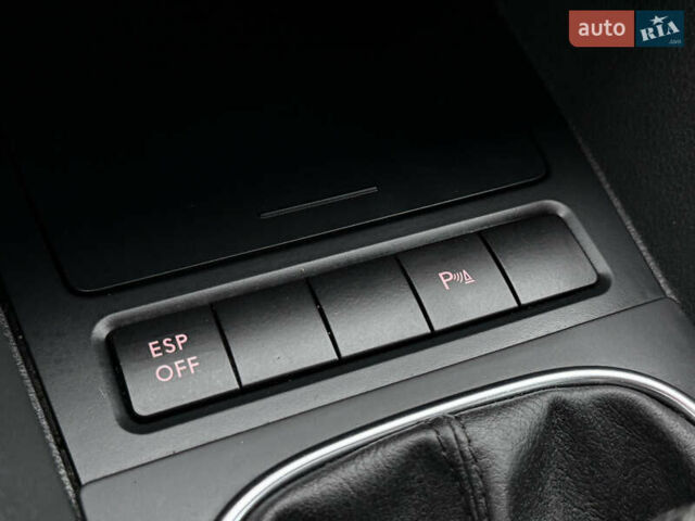 Чорний Фольксваген Гольф, об'ємом двигуна 1.4 л та пробігом 215 тис. км за 6850 $, фото 70 на Automoto.ua