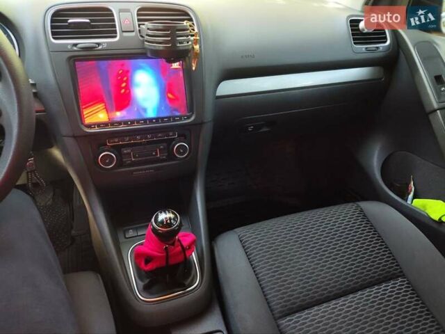 Черный Фольксваген Гольф, объемом двигателя 1.2 л и пробегом 134 тыс. км за 7200 $, фото 6 на Automoto.ua