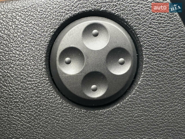 Чорний Фольксваген Гольф, об'ємом двигуна 1.39 л та пробігом 210 тис. км за 7900 $, фото 29 на Automoto.ua