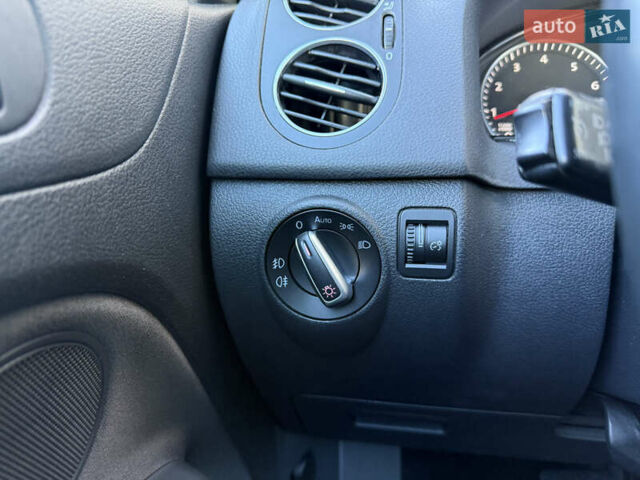 Чорний Фольксваген Гольф, об'ємом двигуна 1.4 л та пробігом 168 тис. км за 9100 $, фото 19 на Automoto.ua