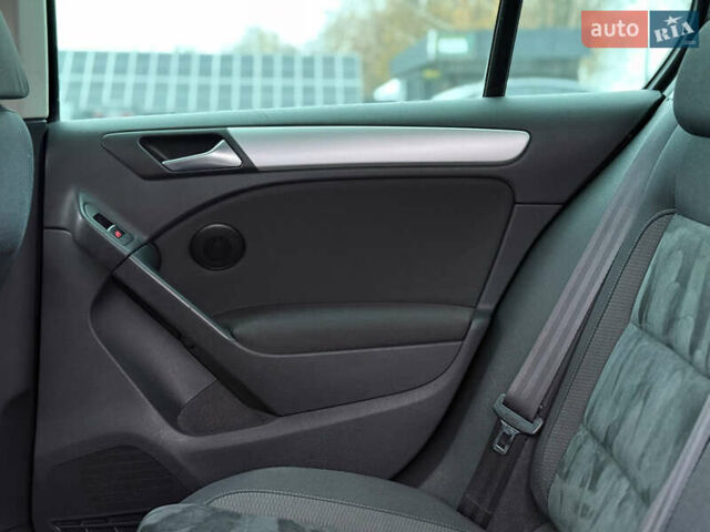 Черный Фольксваген Гольф, объемом двигателя 1.4 л и пробегом 227 тыс. км за 8500 $, фото 68 на Automoto.ua