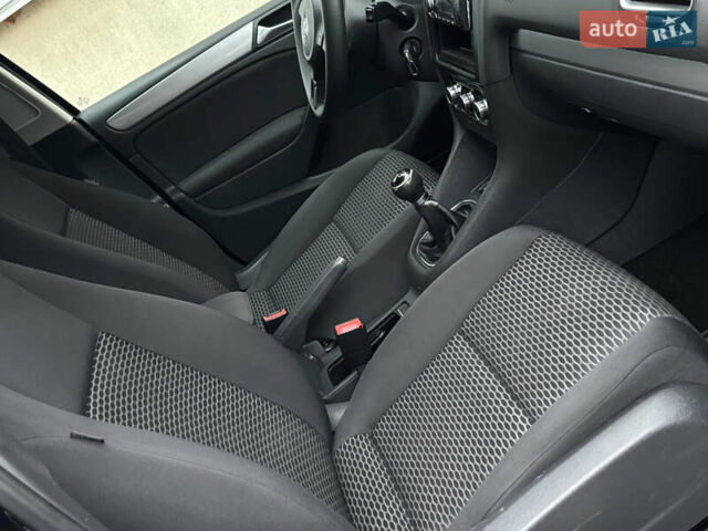 Черный Фольксваген Гольф, объемом двигателя 1.6 л и пробегом 138 тыс. км за 7950 $, фото 24 на Automoto.ua