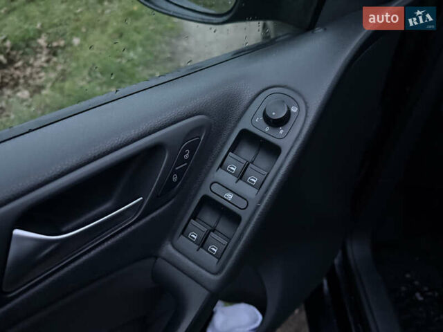 Черный Фольксваген Гольф, объемом двигателя 1.4 л и пробегом 229 тыс. км за 8300 $, фото 12 на Automoto.ua