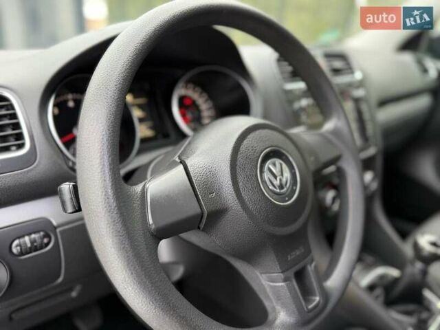 Чорний Фольксваген Гольф, об'ємом двигуна 1.39 л та пробігом 155 тис. км за 7400 $, фото 47 на Automoto.ua
