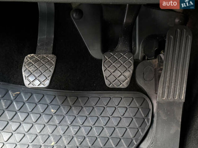 Черный Фольксваген Гольф, объемом двигателя 1.6 л и пробегом 186 тыс. км за 7999 $, фото 41 на Automoto.ua