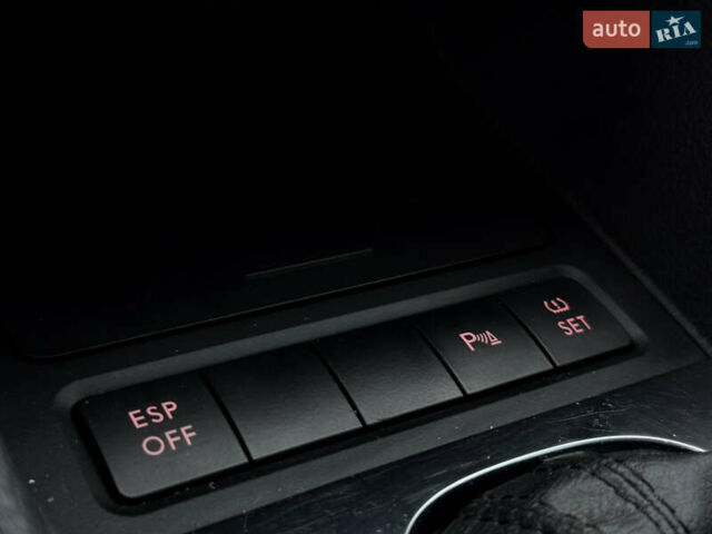 Черный Фольксваген Гольф, объемом двигателя 1.4 л и пробегом 227 тыс. км за 8500 $, фото 55 на Automoto.ua