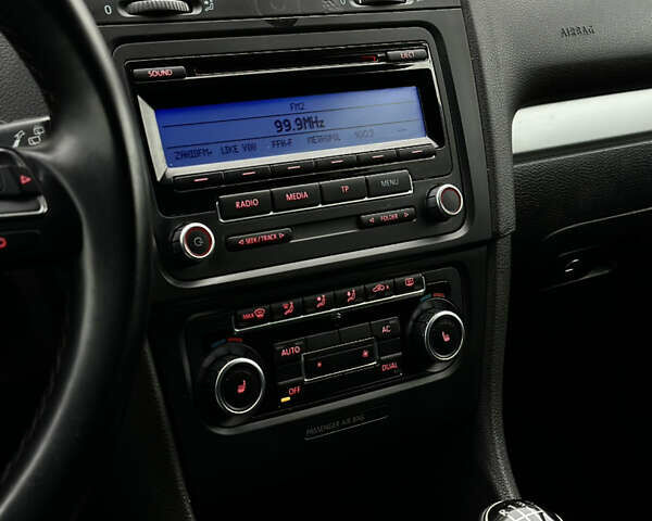 Черный Фольксваген Гольф, объемом двигателя 1.4 л и пробегом 197 тыс. км за 7999 $, фото 53 на Automoto.ua