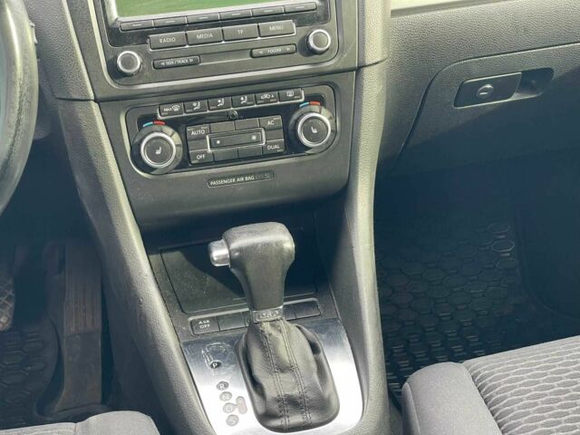 Черный Фольксваген Гольф, объемом двигателя 1.6 л и пробегом 196 тыс. км за 7950 $, фото 4 на Automoto.ua