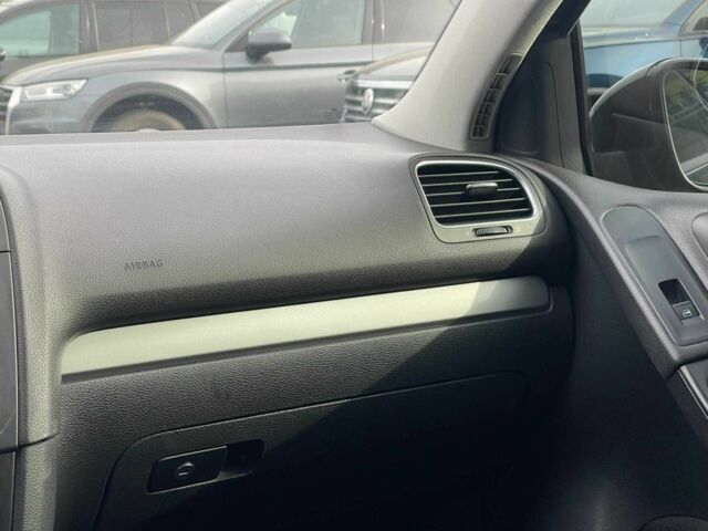 Черный Фольксваген Гольф, объемом двигателя 1.6 л и пробегом 196 тыс. км за 7950 $, фото 3 на Automoto.ua