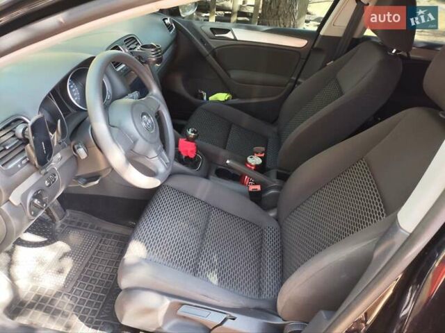 Черный Фольксваген Гольф, объемом двигателя 1.2 л и пробегом 134 тыс. км за 7200 $, фото 5 на Automoto.ua