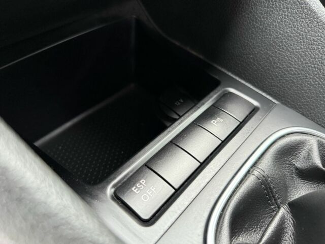 Черный Фольксваген Гольф, объемом двигателя 1.4 л и пробегом 160 тыс. км за 7400 $, фото 16 на Automoto.ua