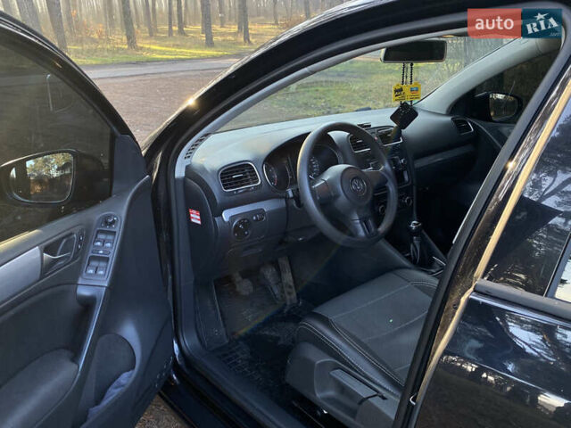 Черный Фольксваген Гольф, объемом двигателя 1.39 л и пробегом 189 тыс. км за 7700 $, фото 4 на Automoto.ua