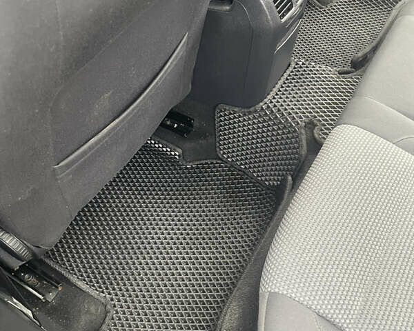 Черный Фольксваген Гольф, объемом двигателя 1.39 л и пробегом 172 тыс. км за 9700 $, фото 19 на Automoto.ua